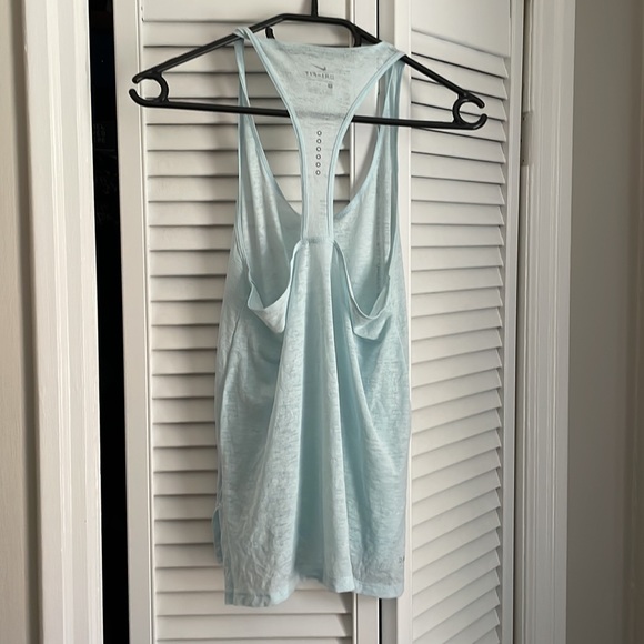 Nike workout top - Picture 2 of 3